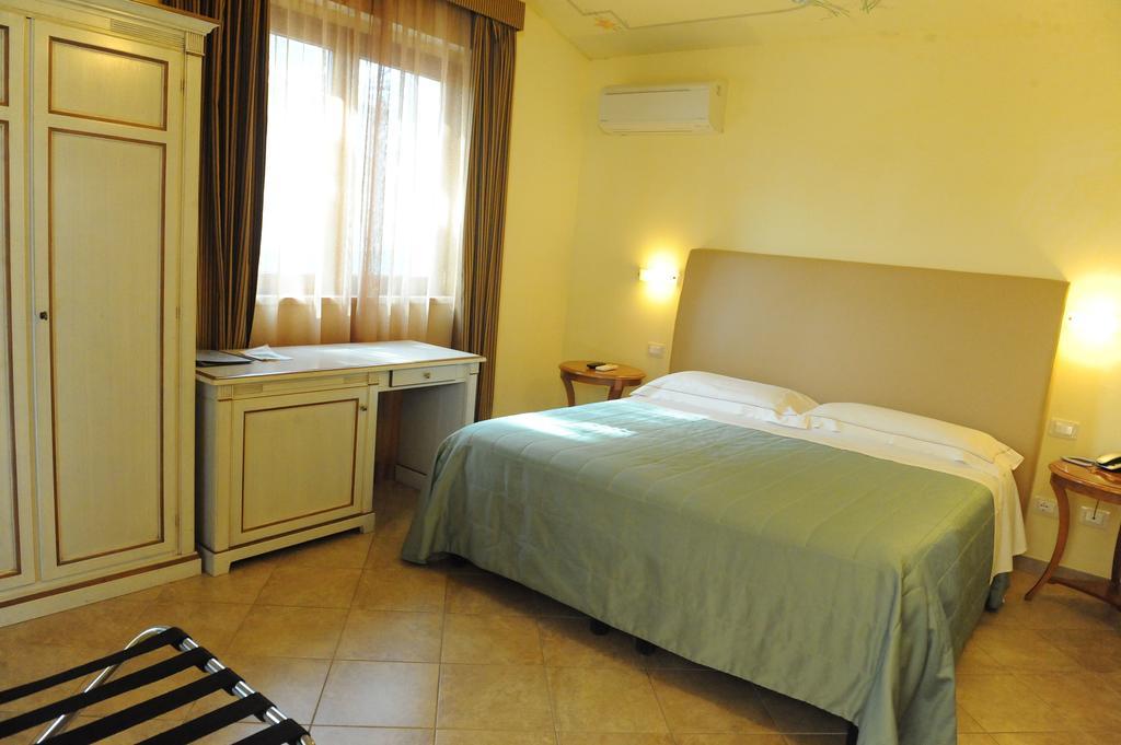 Hotel Saturno Fonte Pura Saturnia Ruang foto