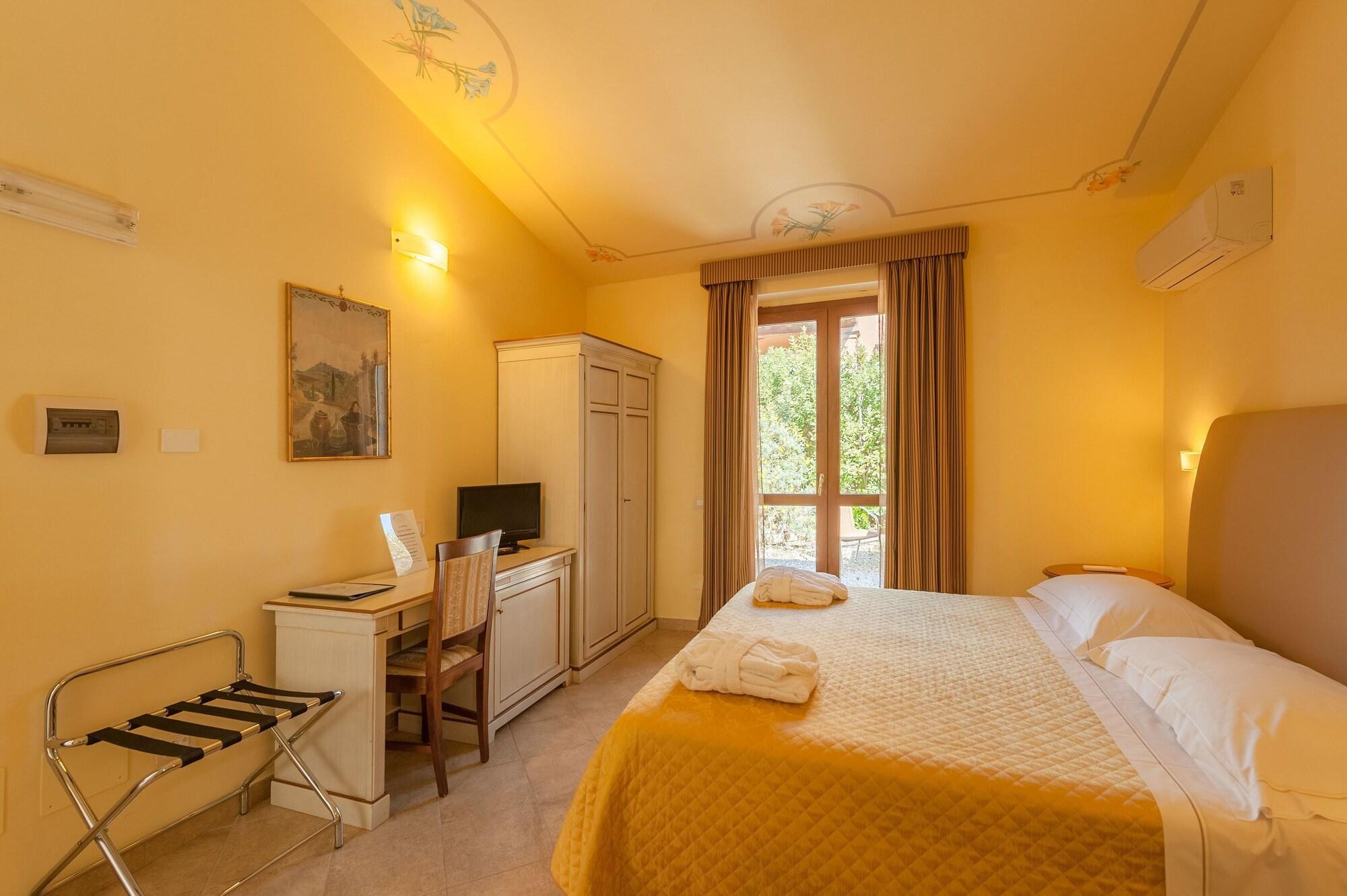 Hotel Saturno Fonte Pura Saturnia Bagian luar foto