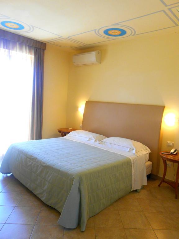 Hotel Saturno Fonte Pura Saturnia Bagian luar foto