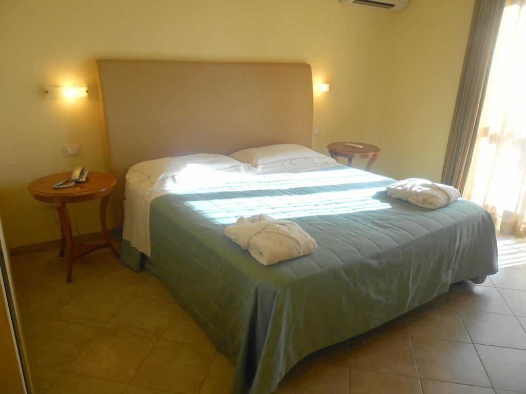 Hotel Saturno Fonte Pura Saturnia Bagian luar foto