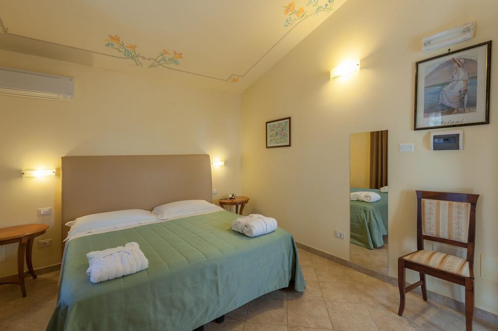 Hotel Saturno Fonte Pura Saturnia Bagian luar foto